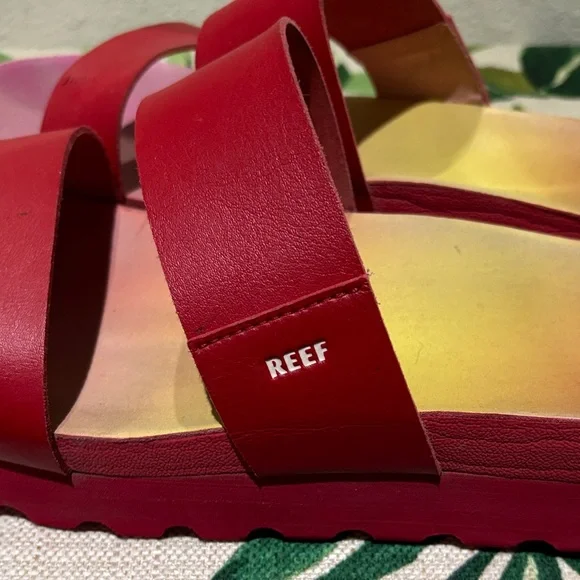 Reef Women's Vibrant Red Sandals - Picture 2 of 5